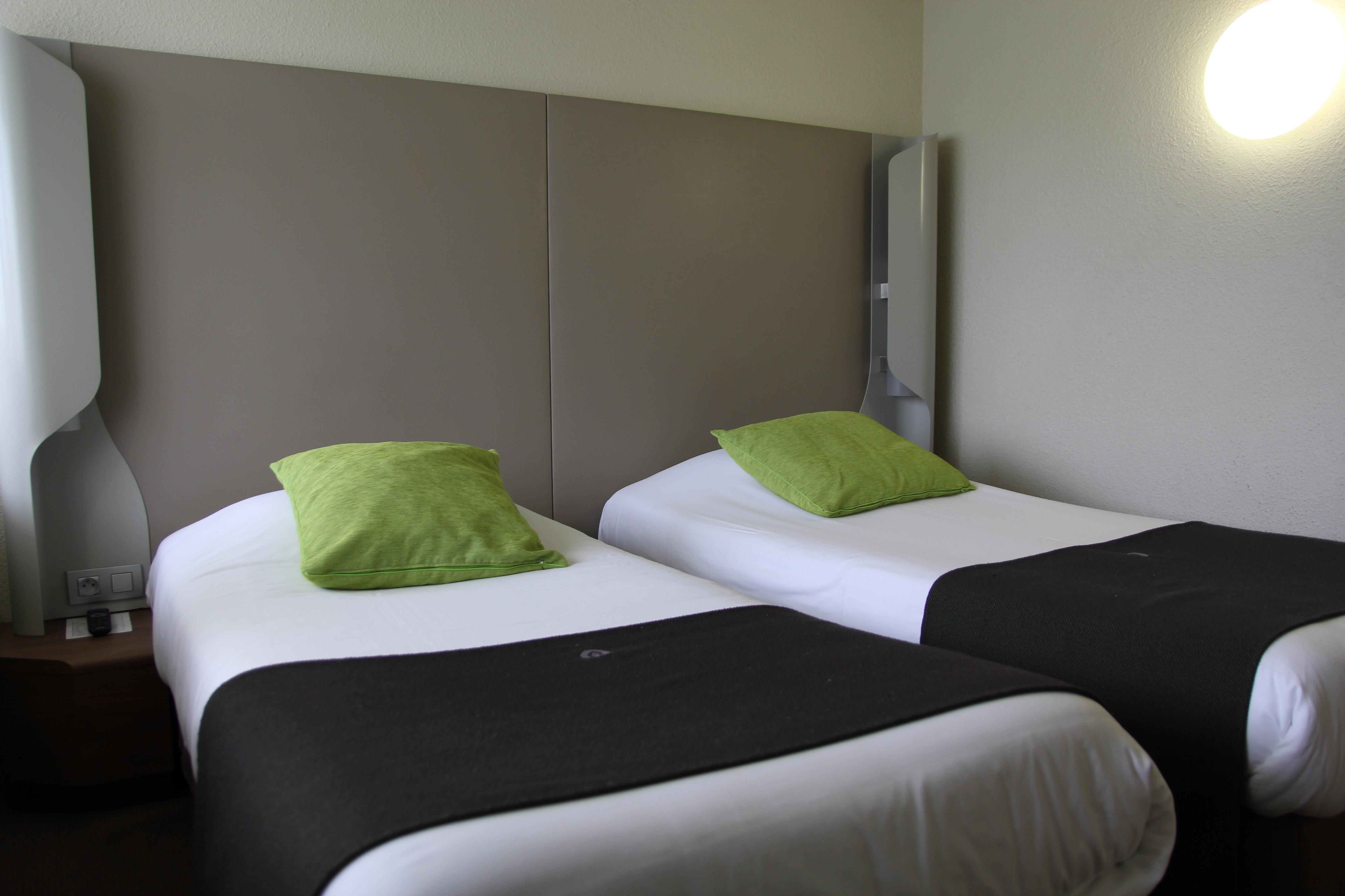 Campanile Chartres Hotell Exteriör bild